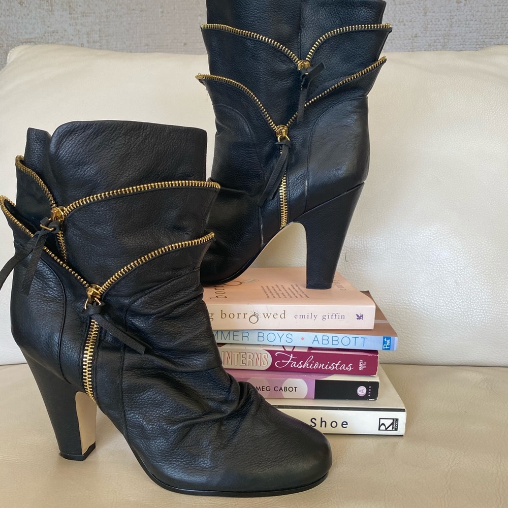 ⚡️Standout Dolce Vita Ankle Boots⚡️